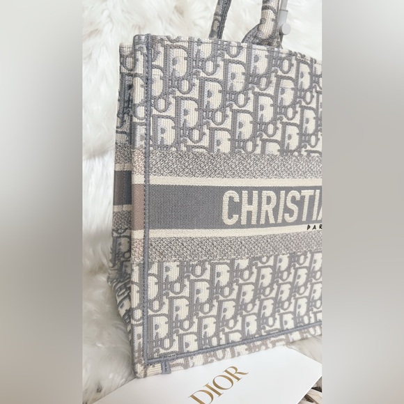 DIOR Book Tote, Medium, in Gray & Ecru Oblique - Picture 3 of 17